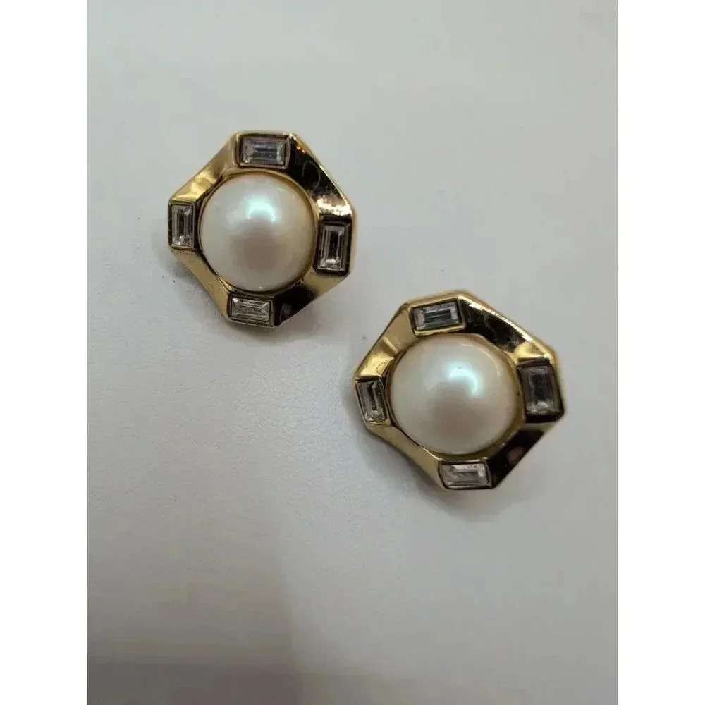 Monet Signed Vintage Goldtone Pearl Hypoallergenic Clip On Earrings Womens